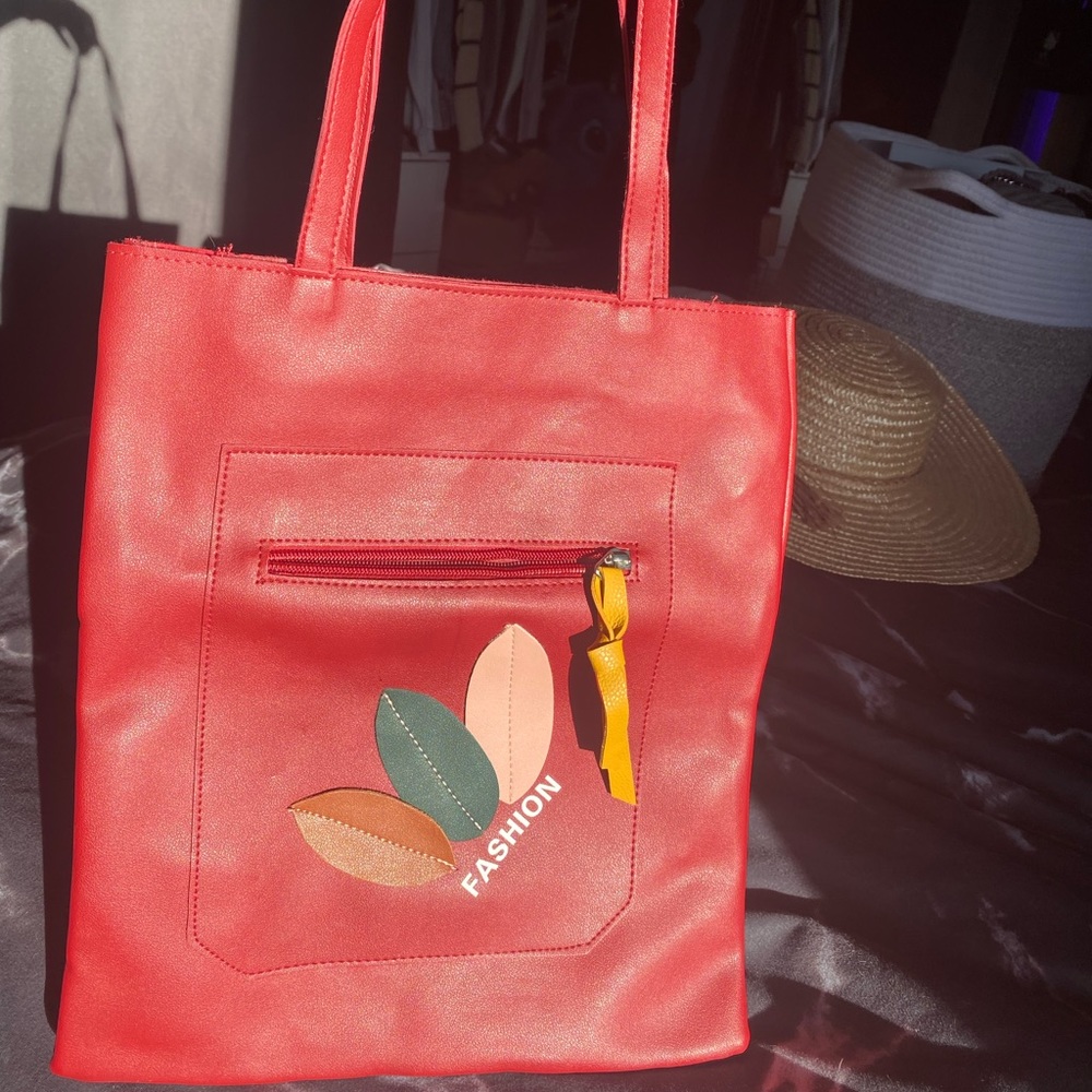 Leather shoulder bag